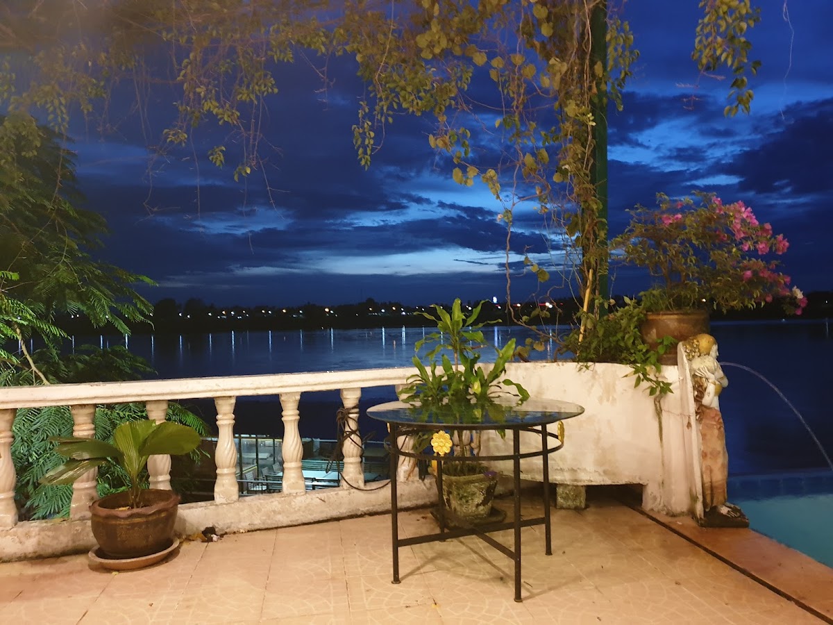 Km 4 River Side Restaurant Photos 2